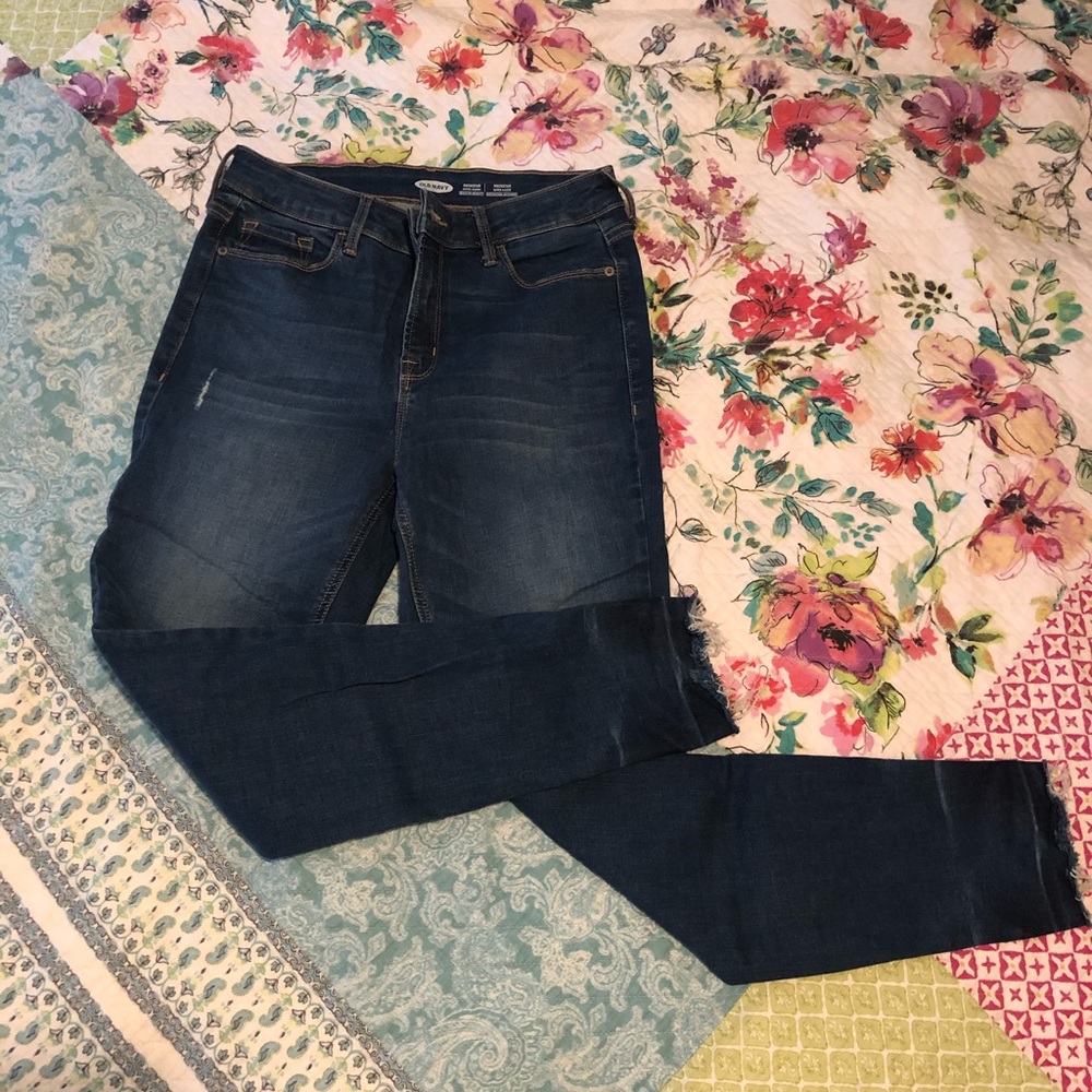 Old navy rockstar built in sculpt jeans